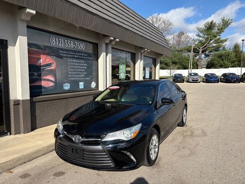 Used 2017 Toyota Camry LE image 2