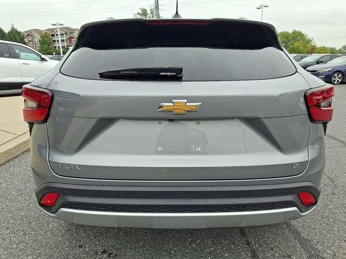 Used 2024 Chevrolet Trax LT w/ Driver Confidence Package FWD image 6