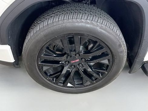 Used 2023 GMC Sierra 1500 Denali w/ Technology Package AWD/4WD image 33