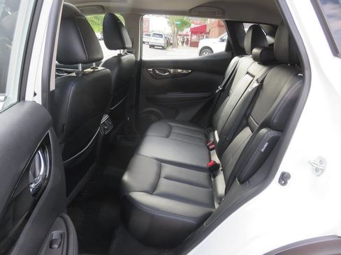 Used 2021 Nissan Rogue Sport SL w/ Premium Package AWD/4WD image 18