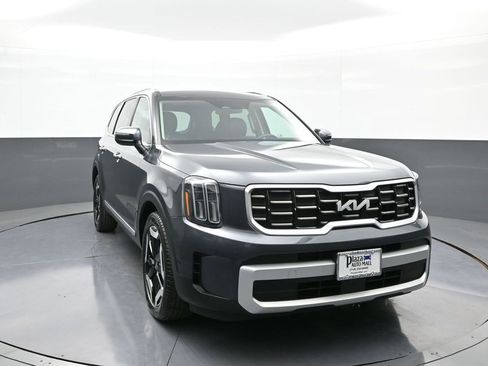 Used 2024 Kia Telluride S w/ S Sunroof Package image 3