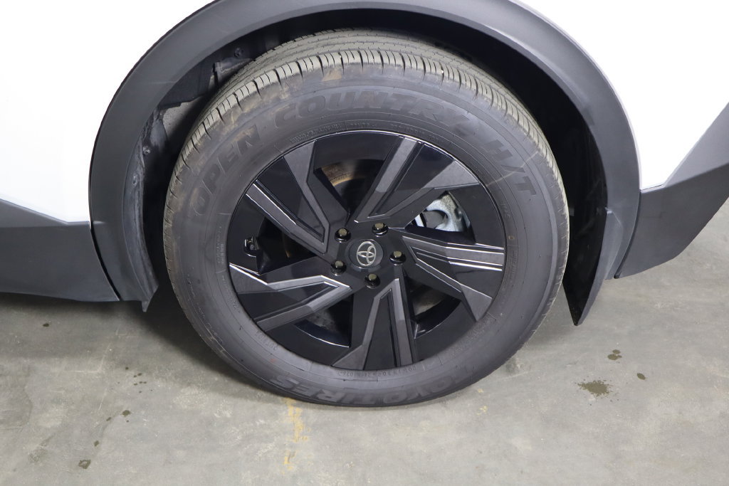 Used 2026 Toyota C-HR AWD/4WD image 42