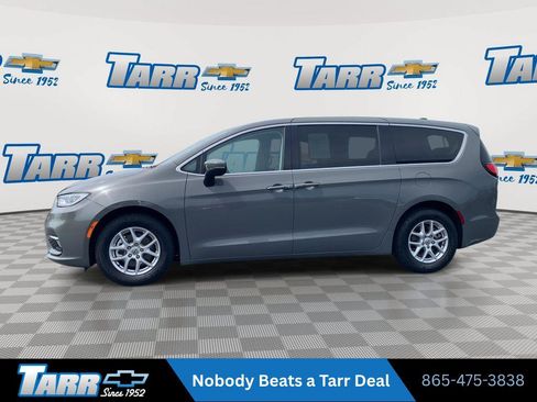 Used 2023 Chrysler Pacifica Touring-L FWD image 5