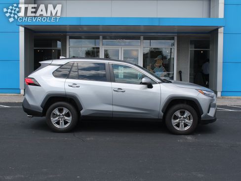 Used 2022 Toyota RAV4 XLE w/ Convenience Package AWD/4WD image 3