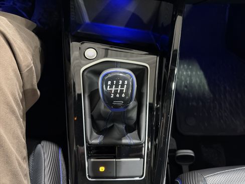 Certified 2024 Volkswagen Golf R image 29