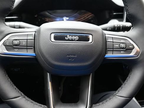Used 2024 Jeep Compass Latitude AWD/4WD image 34