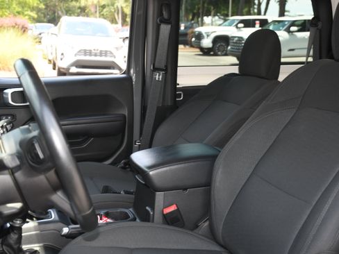 Used 2020 Jeep Wrangler Sport AWD/4WD image 12