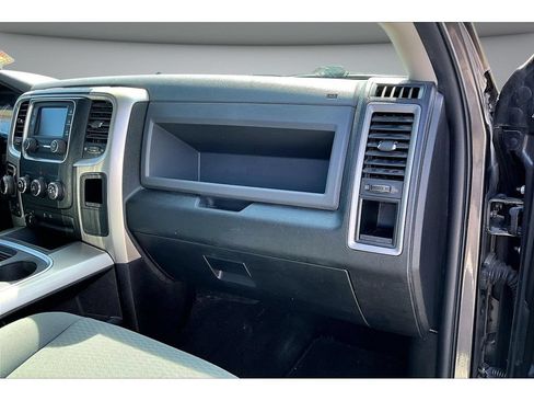 Used 2017 RAM 1500 Express AWD/4WD image 19