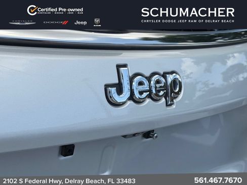 Used 2024 Jeep Compass Latitude AWD/4WD image 16