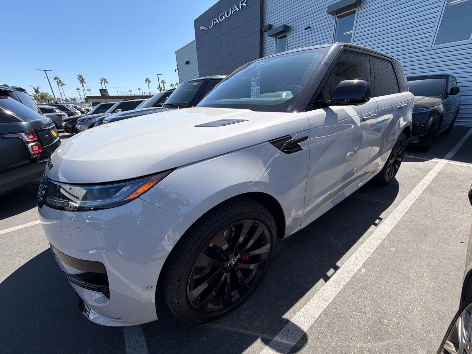 Used 2025 Land Rover Range Rover Sport Dynamic SE AWD/4WD image 1