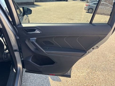 Used 2024 Volkswagen Tiguan SE image 14