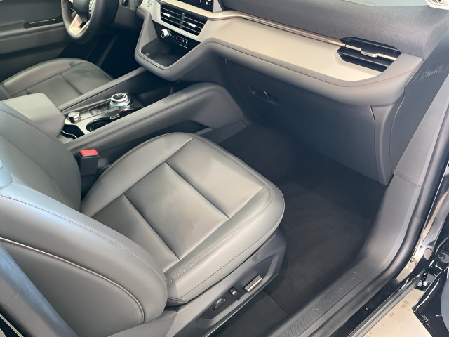 Used 2026 Ford Explorer Active w/ Active Comfort Package RWD image 25