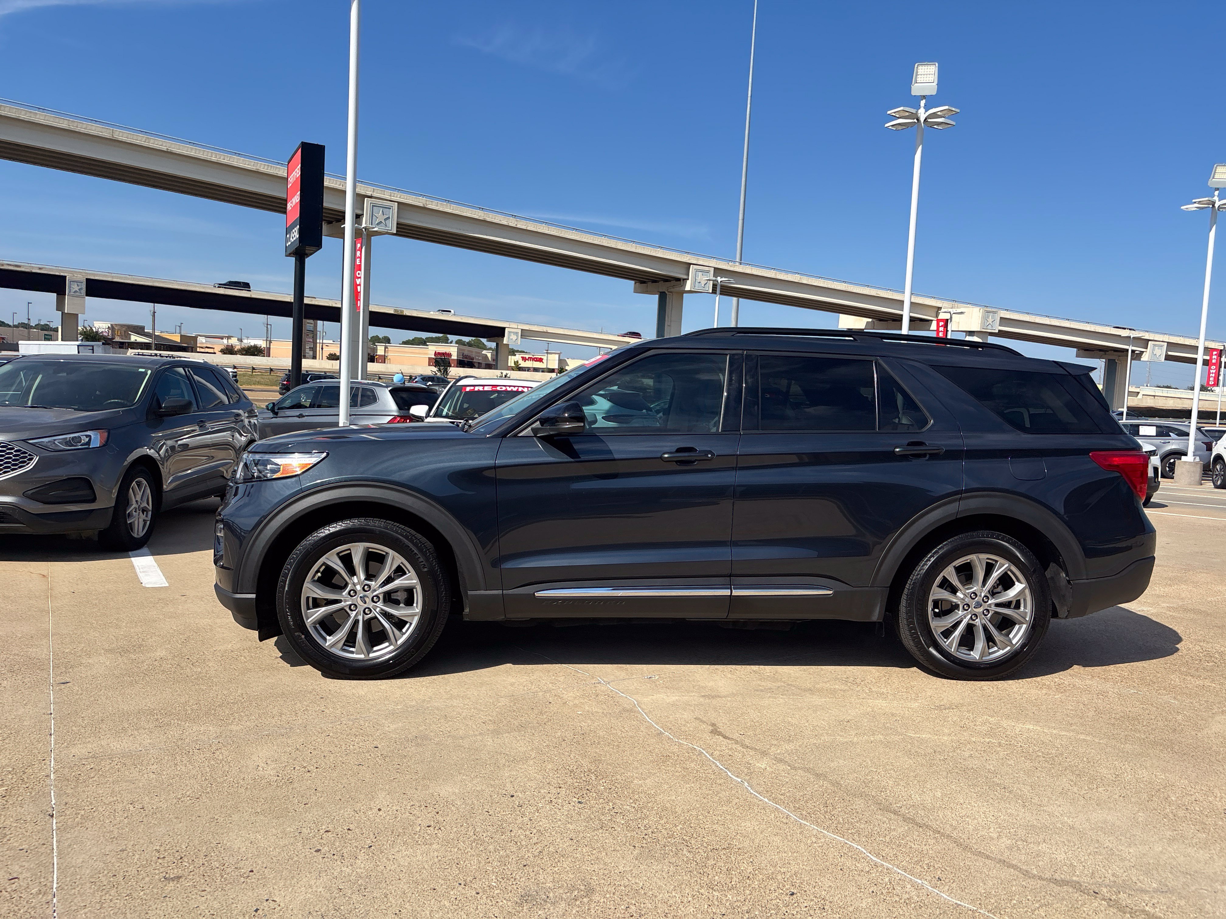Used 2024 Ford Explorer XLT w/ Equipment Group 202A RWD image 6