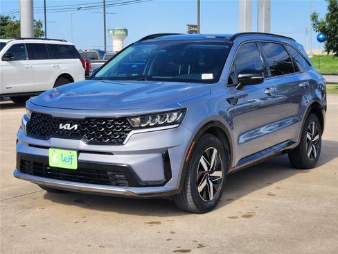 Used 2022 Kia Sorento S w/ Panoramic Sunroof Package FWD image 3