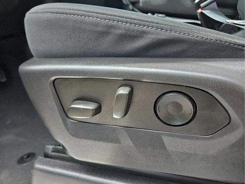 Used 2025 Chevrolet Silverado 1500 LT image 12