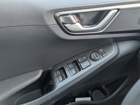Used 2020 Hyundai Ioniq SE image 18