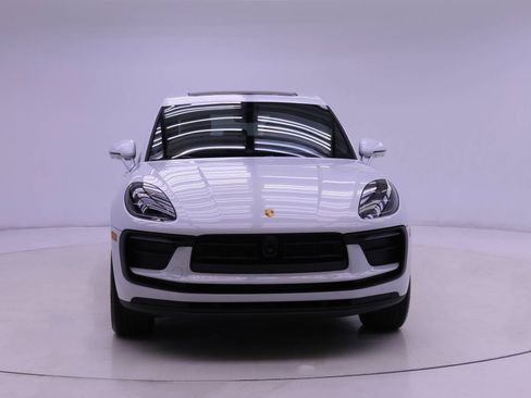 Used 2025 Porsche Macan image 8