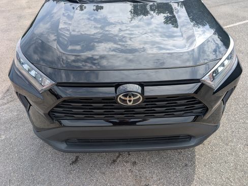 Used 2022 Toyota RAV4 LE FWD image 12
