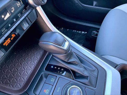 Used 2021 Toyota RAV4 Limited image 16