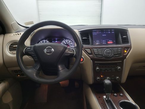 Used 2017 Nissan Pathfinder Platinum w/ Family Entertainment Package FWD image 22