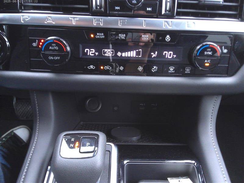 Used 2026 Nissan Pathfinder SL AWD/4WD image 17