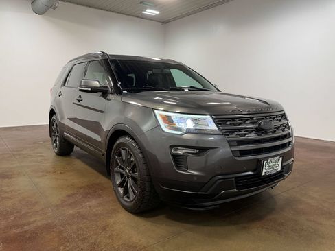 Used 2018 Ford Explorer XLT w/ Equipment Group 202A AWD/4WD image 30