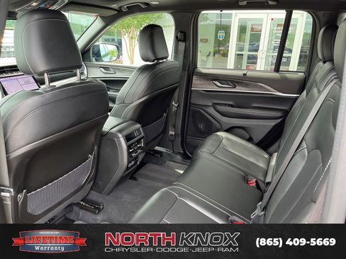 Used 2024 Jeep Grand Cherokee Limited w/ Luxury Tech Group II AWD/4WD image 18
