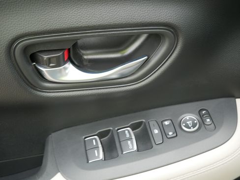 Certified 2024 Honda HR-V EX-L image 19