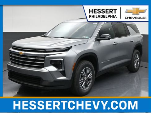 New 2026 Chevrolet Traverse LT w/ Driver Confidence Package FWD image 1