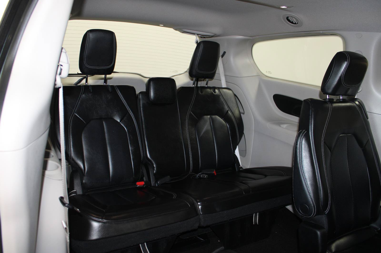 Used 2023 Chrysler Pacifica Touring-L FWD image 22
