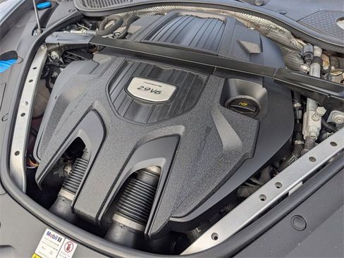 Used 2021 Porsche Panamera image 17