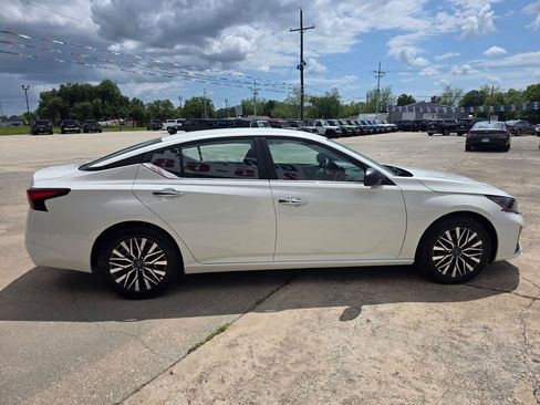 Used 2025 Nissan Altima 2.5 SV image 8