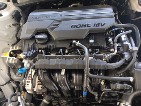 Used 2025 Hyundai Elantra SE image 30