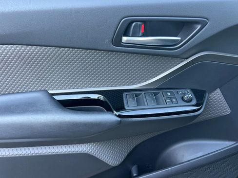 Used 2021 Toyota C-HR Limited image 11