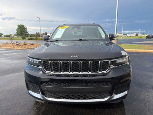 Used 2023 Jeep Grand Cherokee L Laredo RWD image 9