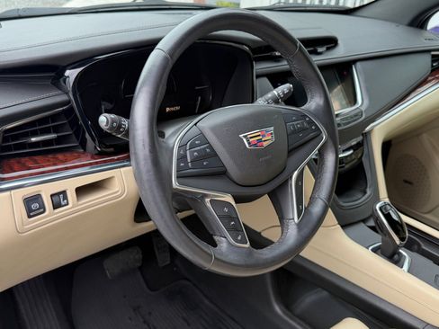 Used 2017 Cadillac XT5 Luxury w/ Driver Awareness Package image 8