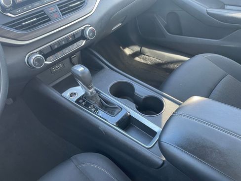 Used 2025 Nissan Altima 2.5 SV image 41