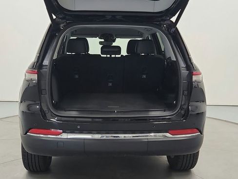 Used 2024 Jeep Grand Cherokee Limited RWD image 31