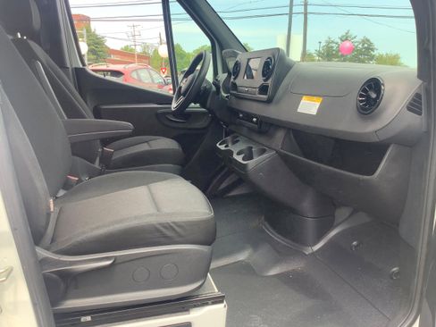 Used 2023 Mercedes-Benz Sprinter 2500 image 14