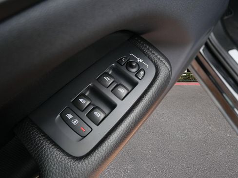 Used 2019 Volvo XC60 T5 Momentum w/ Protection Package Premier image 15