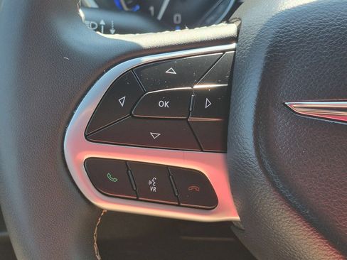 Used 2025 Chrysler Pacifica Select FWD image 18