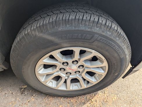 Used 2015 GMC Yukon SLE w/ HD Trailering Package image 5