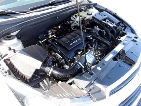 Used 2015 Chevrolet Cruze LT image 19