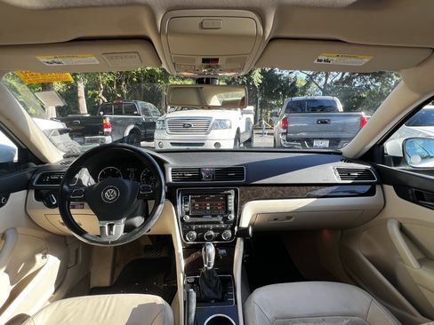 Used 2014 Volkswagen Passat TDI SEL Premium image 35
