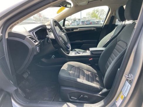 Used 2020 Ford Fusion SE FWD image 5