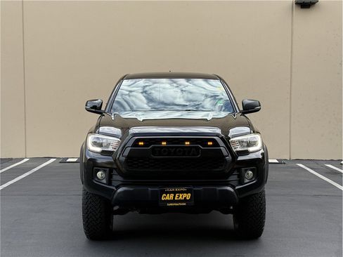 Used 2017 Toyota Tacoma TRD Off-Road image 2
