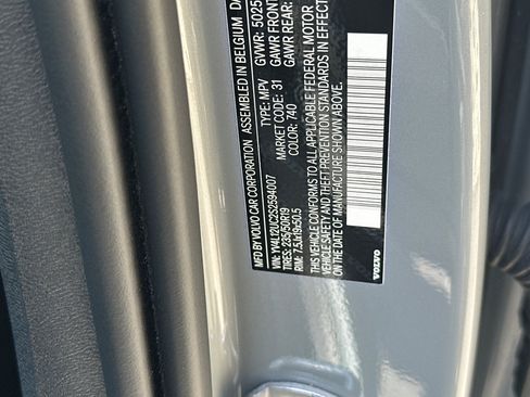 Certified 2025 Volvo XC40 B5 Plus AWD/4WD image 36