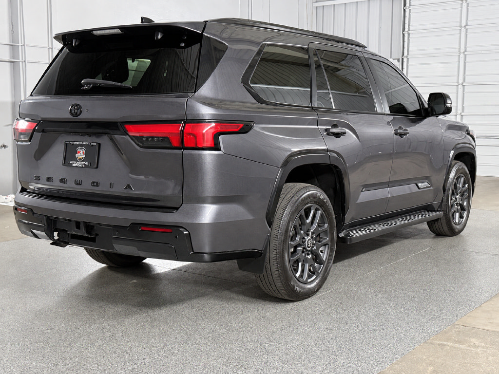 Used 2024 Toyota Sequoia Platinum AWD/4WD image 10