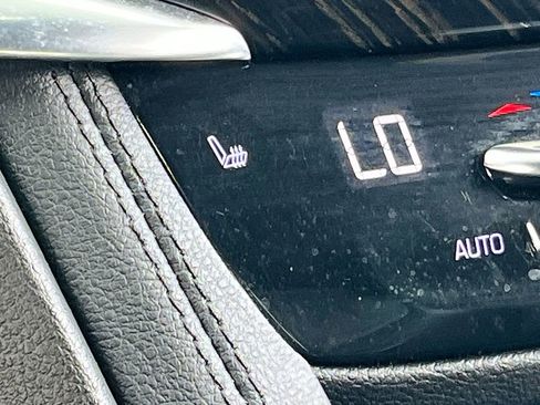 Used 2022 Cadillac XT6 Premium Luxury image 19