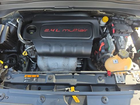 Used 2017 Jeep Renegade Trailhawk w/ Premium Trailhawk Package AWD/4WD image 18